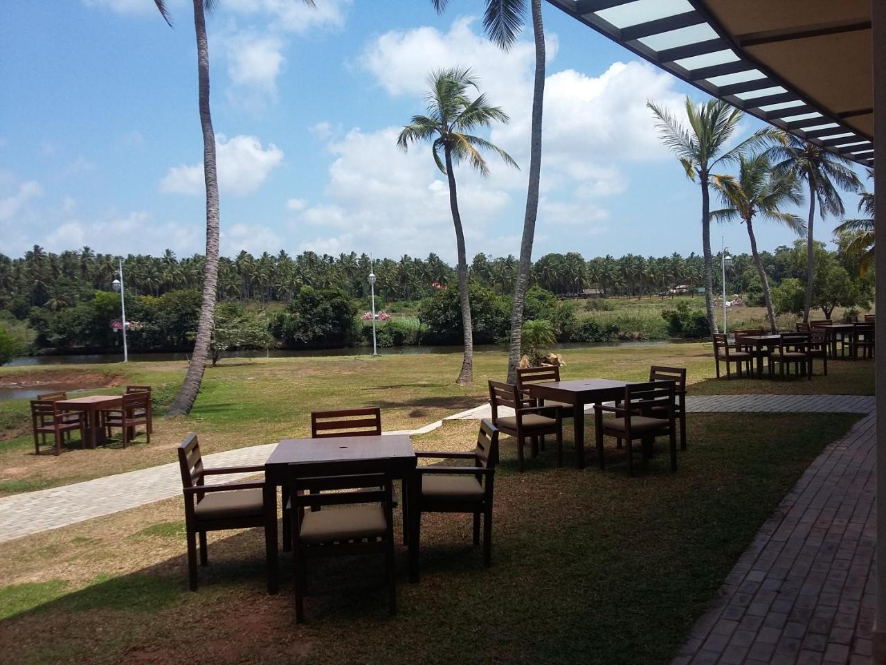 Avenra Gangaara Hotel Wennappuwa Exterior photo